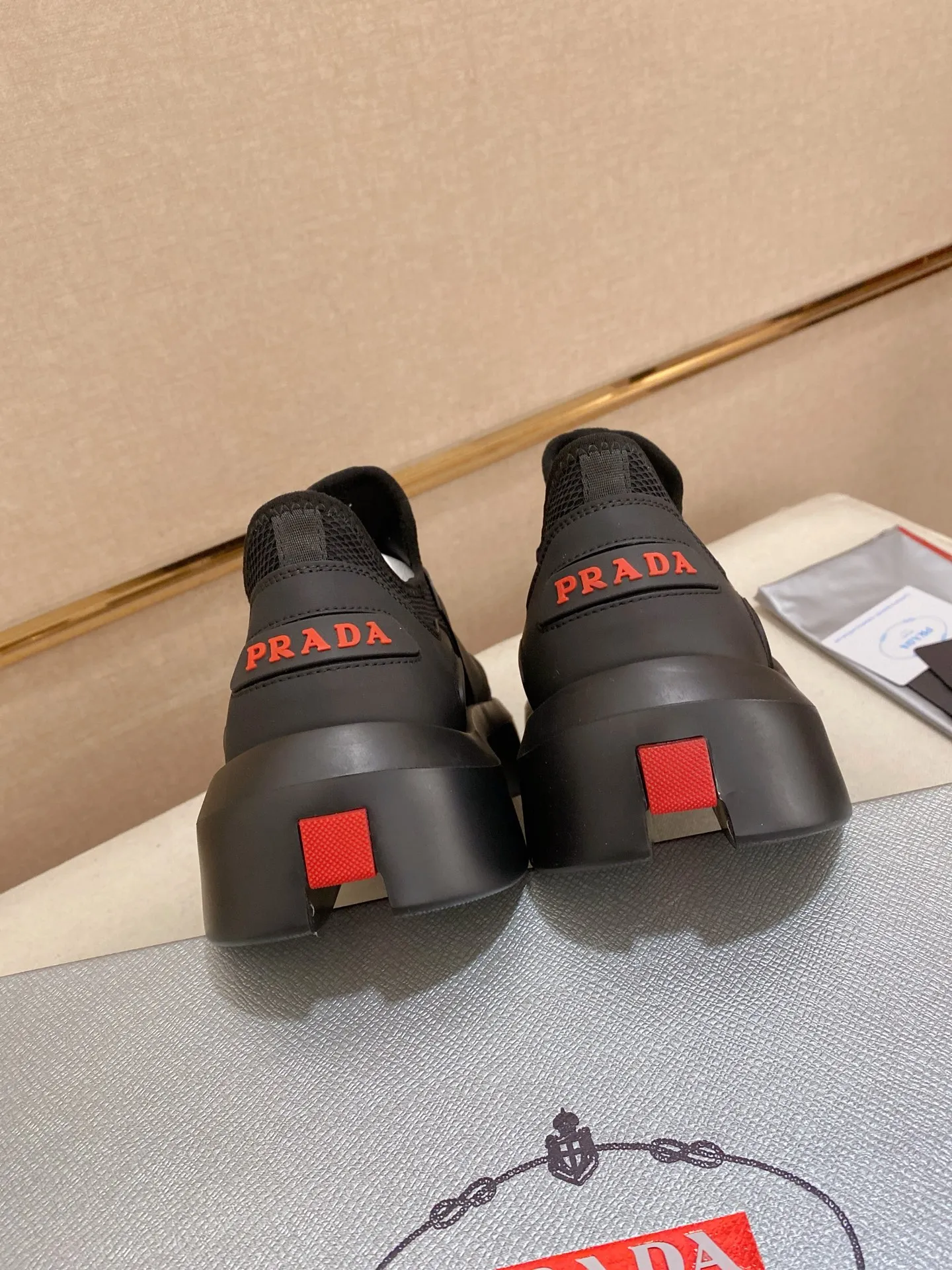 Men's shoes 💰 620💰 ✔️✔️✔️High-quality new PRADA counters are launched simultaneously, new men's shoes, 😘fabrics are selected from breathable fly-knit fabrics. Lining: Imported cowhide leather lining. 👍🏿High-end☄️Open-molded non-slip rubber outsole, exquisite lines, simple and elegant, comfortable and high-end for leisure travel. Code number: 38 to 45
